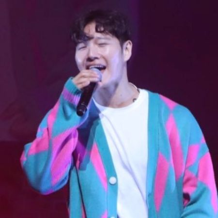 Kim Jong singing in a show